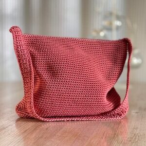 The Sak Crochet Shoulder Bag Purse Coral Pink Red Woven Boho Cottage‎ Handbag